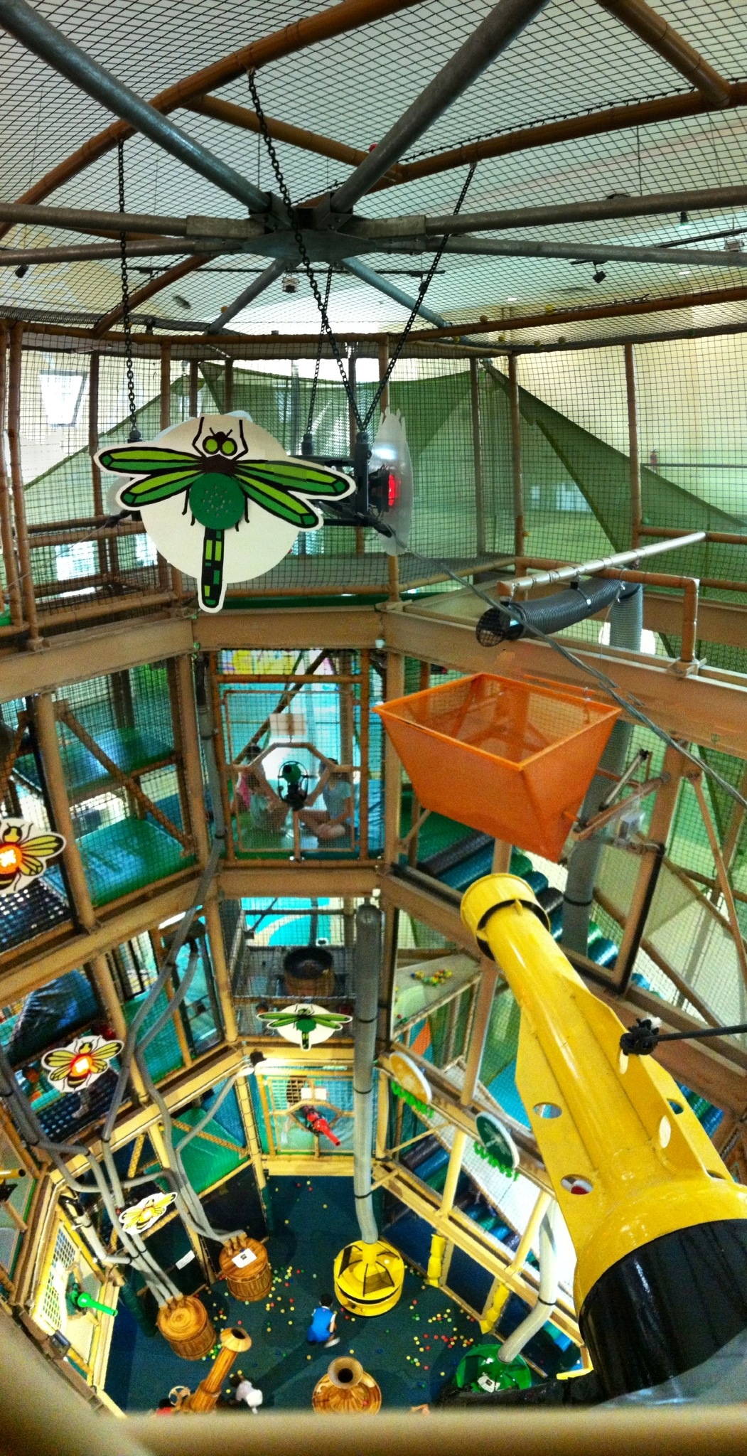 where-to-bring-the-kids-in-singapore-kidz-amaze-adrian-video-image